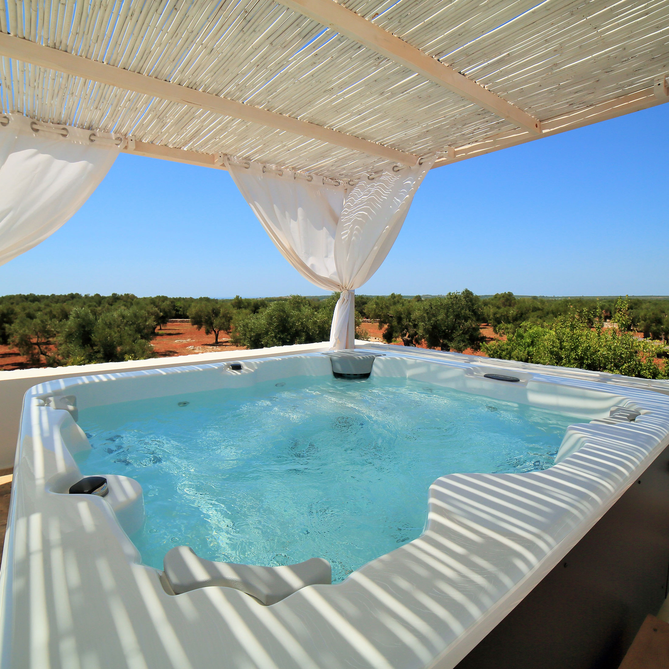 agricola-puglia-agriturismo-piscina-solarium